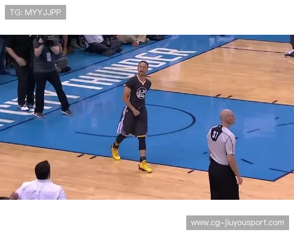 勇士外线三分雨淹没对手，库里领衔全场，勇士队库里三分