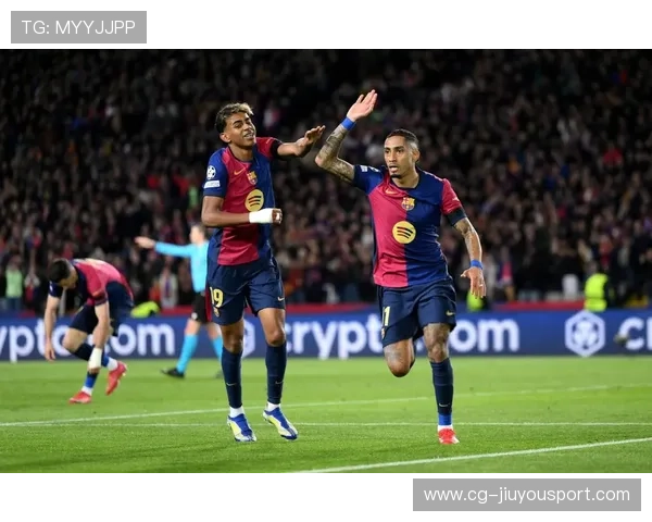 巴萨通过中路渗透打穿防线，拉菲尼亚劲射被扑